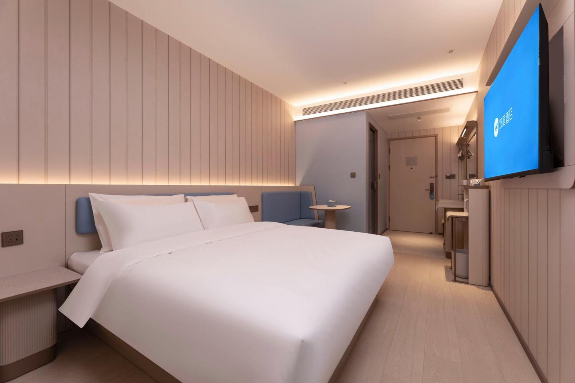 Hotel Hanting Jinqiao Boxing Road Subway Station 2*