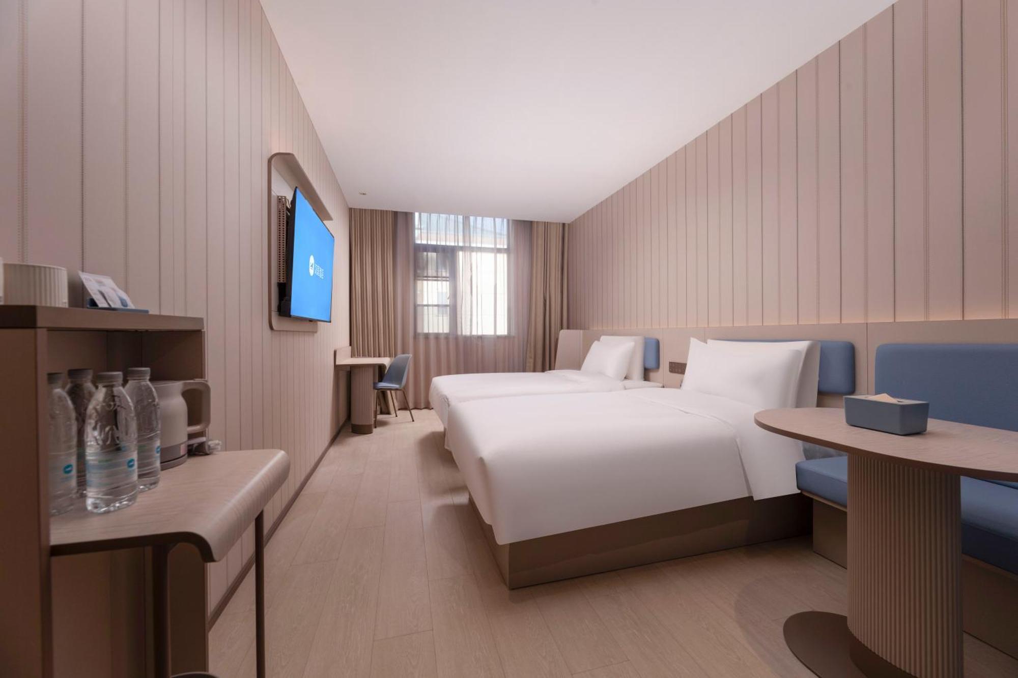 Hotel Hanting Jinqiao Boxing Road Subway Station 2*